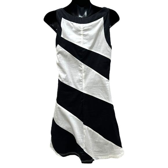 Black and White Mini Dress - Picture 5 of 9